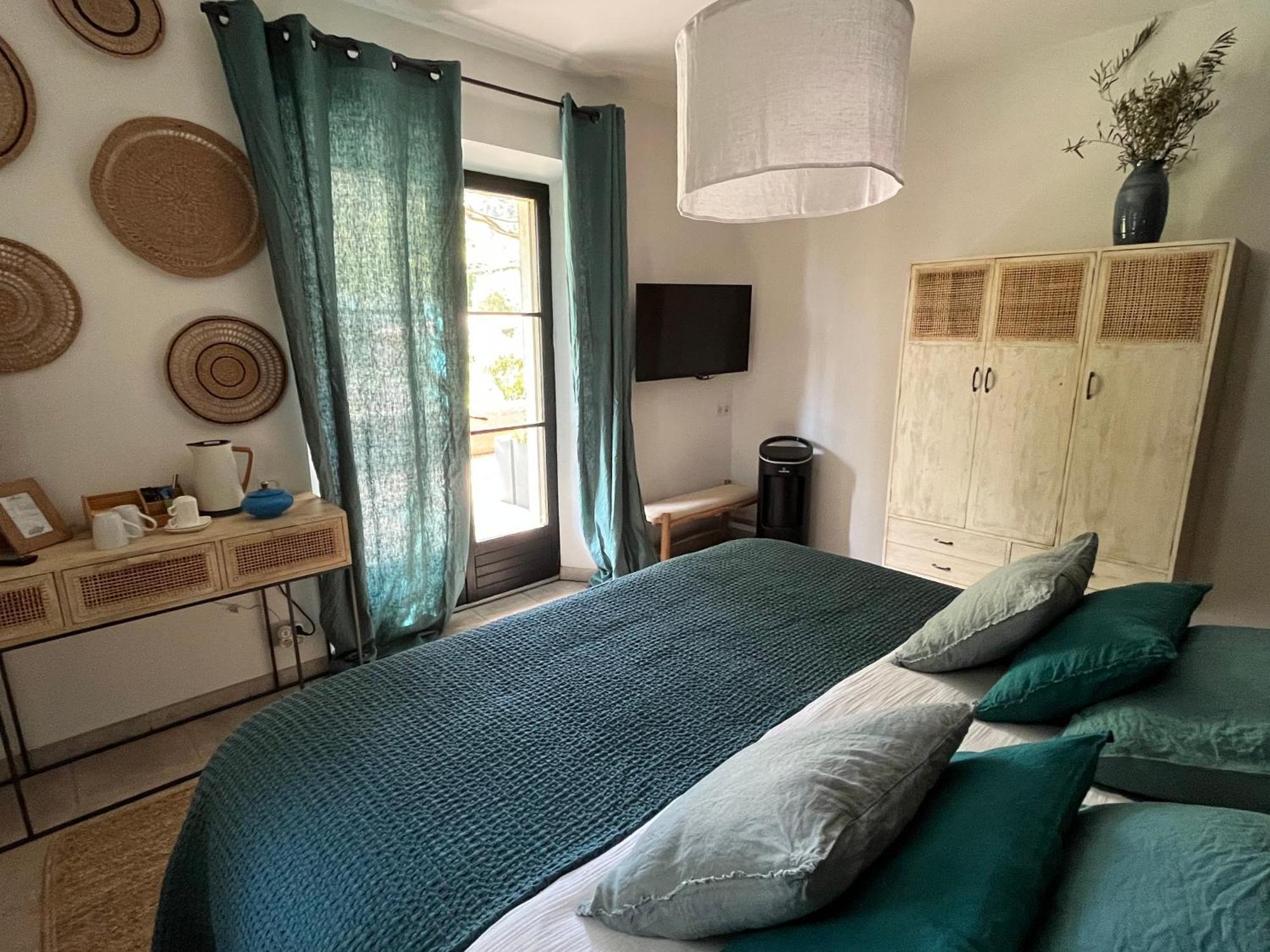 Hestia Bed & Breakfast Robion en Luberon Bagian luar foto